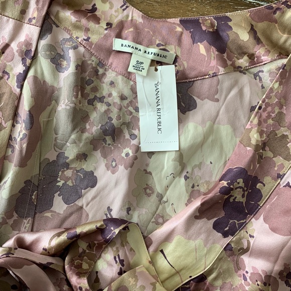 Banana Republic Flowery Silk Shirt 🌺 - Picture 3 of 4